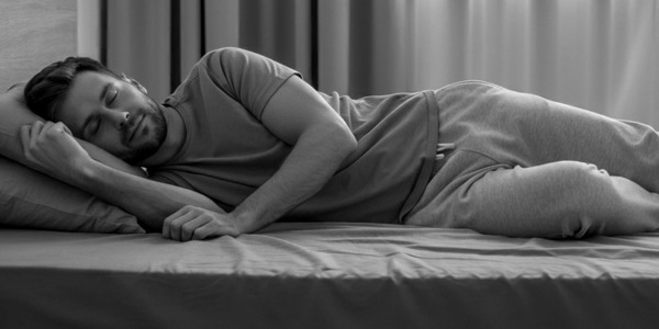 Crampi notturni: rimedi naturali e ruolo del materasso nel migliorare il riposo